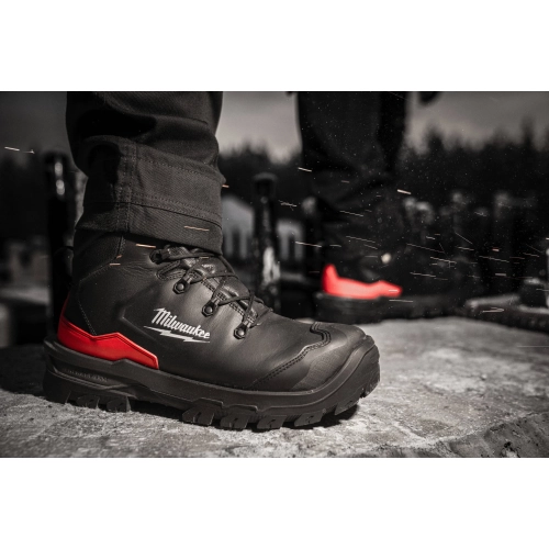Obuwie bezpieczne ARMOURTRED S3S 1M110111W ESD CI HI HRO SC FO LG SR czarne rozm. 39 Milwaukee 4932493763