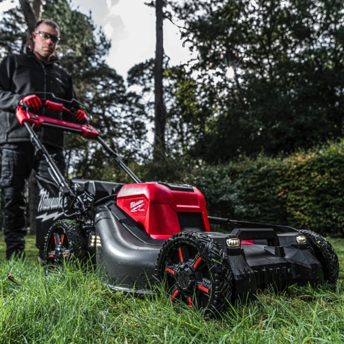 M18 F2LM53-122 kosiarka z napędem FUEL™ 53 cm na dwa akumulatory Milwaukee 4933499213