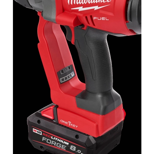M18 ONEFHIWF1-802X FUEL™ ONE-KEY™ Klucz udarowy 1″ z pierścieniem Milwaukee - zestaw z akumulatorami i ładowarką – widok 3