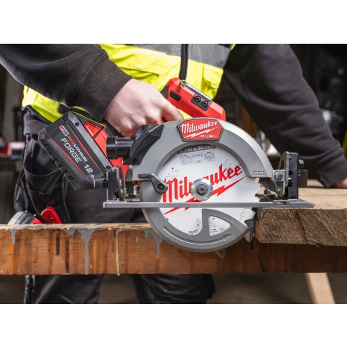 M18 FCS66GR3-121C Piła tarczowa M18 FUEL™ 66 mm do drewna i tworzyw sztucznych Milwaukee - zestaw z akumulatorem i ładowarką – widok 7