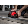 Laser Milwaukee M12 CLLP ustawiany na profilu podłogowym