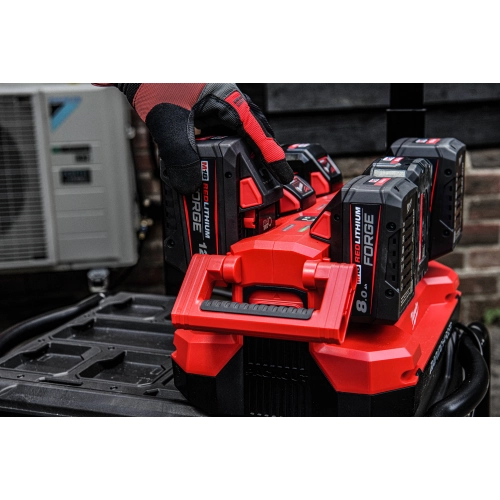 M18 MPC6 mobilna szybka ładowarka 6-portowa PACKOUT™ Milwaukee 4932498551