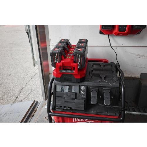 M18 MPC6 mobilna szybka ładowarka 6-portowa PACKOUT™ Milwaukee 4932498551
