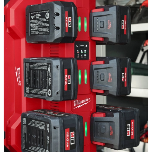 M18 MPC6 mobilna szybka ładowarka 6-portowa PACKOUT™ Milwaukee 4932498551