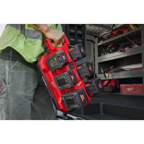 M18 MPC6 mobilna szybka ładowarka 6-portowa PACKOUT™ Milwaukee 4932498551