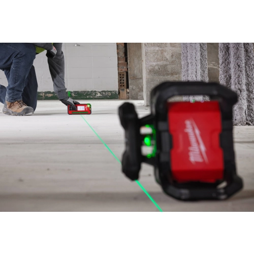 M18 RLOHVG300-501C Niwelator laserowy zielony 300m Milwaukee – Praca w pionie