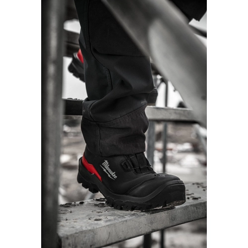 Obuwie bezpieczne ARMOURTRED BOA S3S B1L110111W ESD CI HI HRO SC FO LG SR czarne rozm. 39 Milwaukee 4932493783