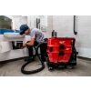 Hydraulik odkurza pod umywalką odkurzaczem Milwaukee M18 FVC23L