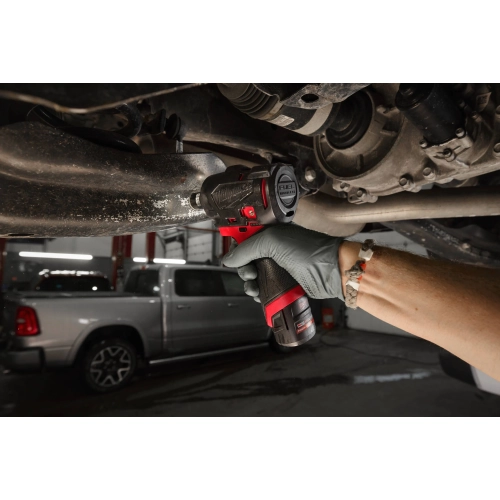 M12 FSCIWF38-0 Subkompaktowy klucz udarowy 3/8″ z pierścieniem Milwaukee 4933498969