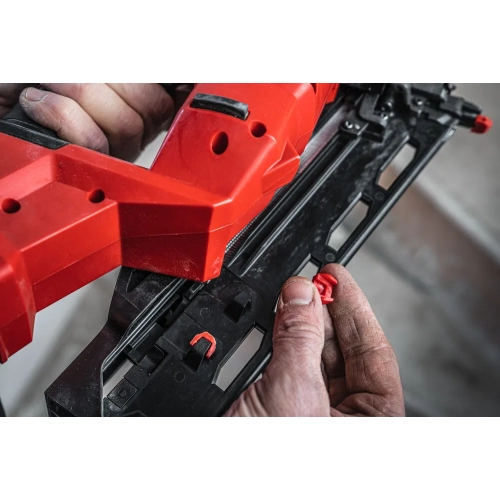M18 FN16GA-0X Gwoździarka 16 GA Milwaukee – widok 3
