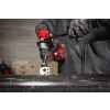 Milwaukee M18 ONEPD3 z rękojeścią boczną wycina otwornicą otwór w stalowej rurze