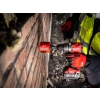 Milwaukee M18 ONEPD3 wycina otwornicą otwór w ceglanej ścianie