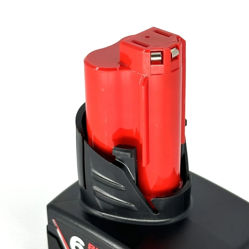 M12 B6 akumulator M12™ REDLITHIUM™ 6,0 Ah Milwaukee – widok 2