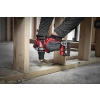 Milwaukee M18 BLDD2 wierci w drewnianym słupku konstrukcji