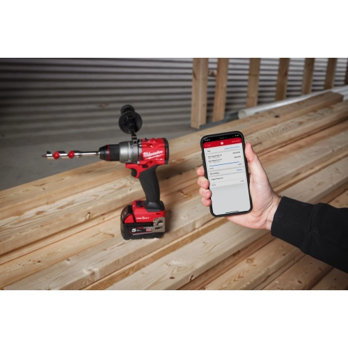 M18 ONEPD3-502X M18 FUEL™ Wiertarko-wkrętarka Milwaukee z udarem ONE-KEY™ – w pracy 1