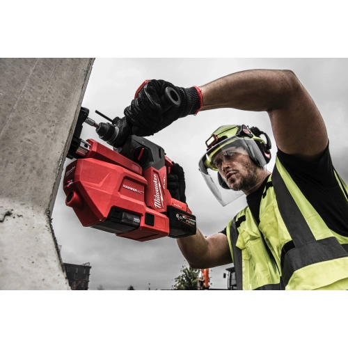 Kask hełm ochronny Milwaukee BOLT100 niewentylowany jaskrawy żółty – widok 3