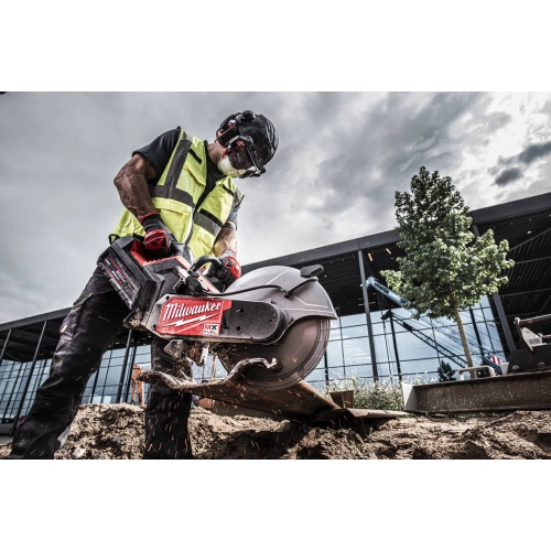 Kask hełm ochronny Milwaukee BOLT100 wentylowany czarny – widok 3