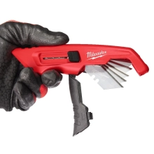 Nożyk wysuwany z gumową wstawką i ostrzem trapezowym HEAVY DUTY Milwaukee – widok 2