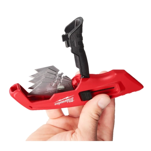 Nożyk wysuwany z gumową wstawką i ostrzem trapezowym HEAVY DUTY Milwaukee – widok 4