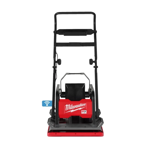 MXF PC50-122 zagęszczarka płytowa MX FUEL™, płyta 508 × 558 mm, 16 kN, 2 akumulatory HD812 12,0 Ah, ładowarka Milwaukee – widok 2
