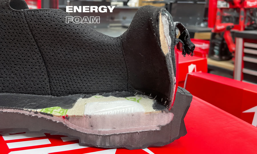 Przekrój buta MILWAUKEE® z widoczną pianką Energy Foam