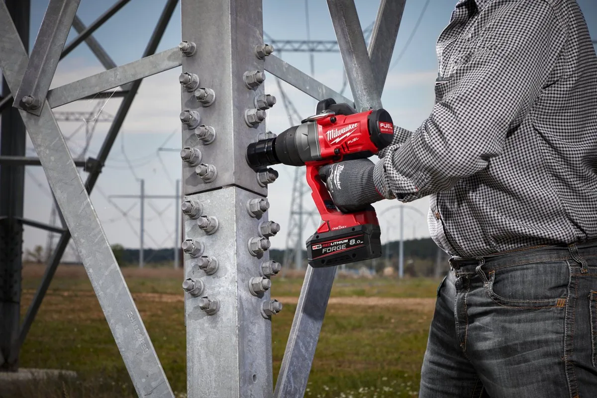 M18 ONEFHIWF1 na słupie kratowym linii energetycznej