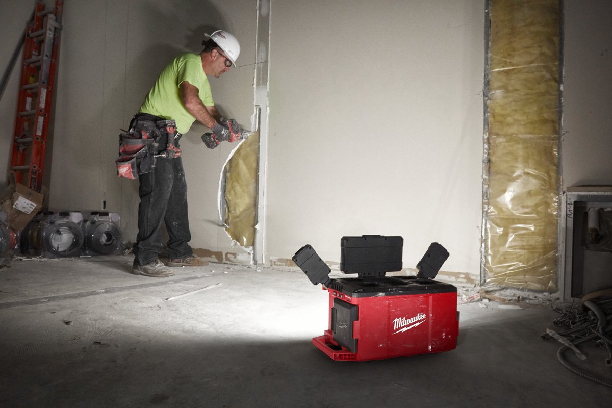 Lampa M18 POALC przy montażu płyt g-k