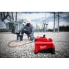 Monter z głowicą hydrauliczną zasilaną pompą M18 HUP700 na stacji elektroenergetycznej