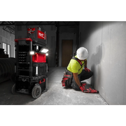 M18 POALC-0 lampa strefowa PACKOUT™ z ładowarką 3000 lm Milwaukee 4933478120